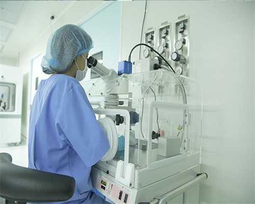 江苏助孕宝宝呛奶后不吃奶的应对方法